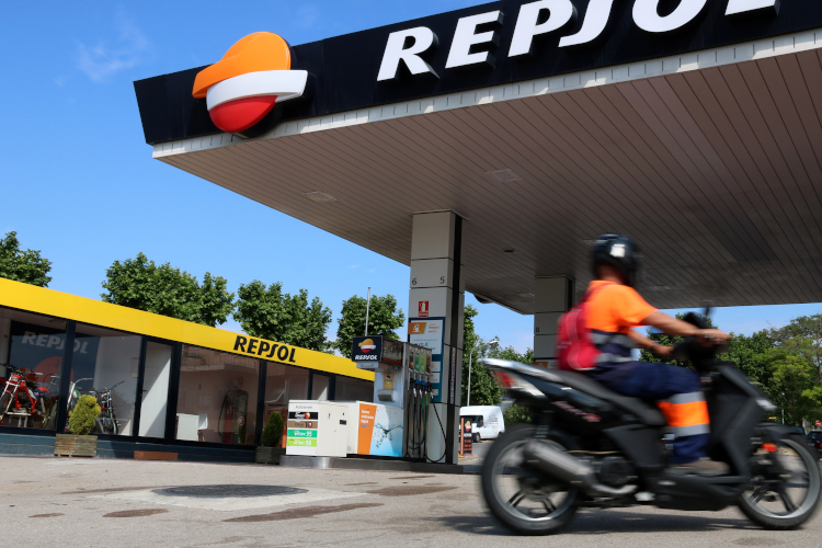 Repsol petrol station in Sant Sadurní on May 31, 2017 (by Gemma Sánchez)